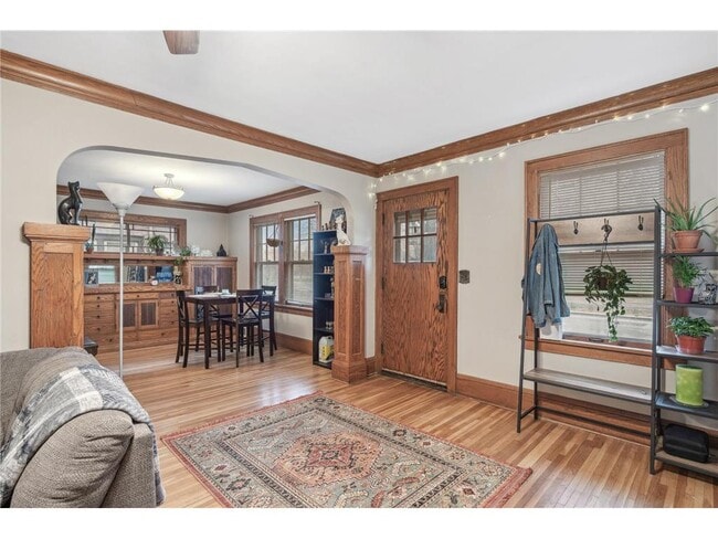 811 Snelling Ave N, Saint Paul, MN 55104 - photo 2