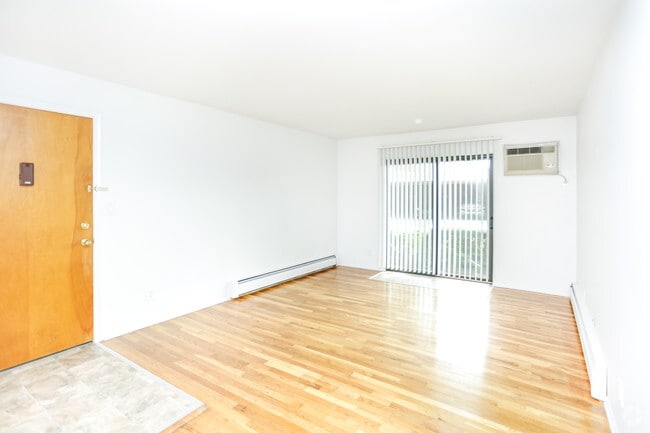 1 BR, 1 BA - 670 SF