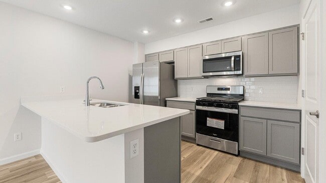 1030 Butler Lake Ct, Fort Wayne, IN 46818 - photo 4