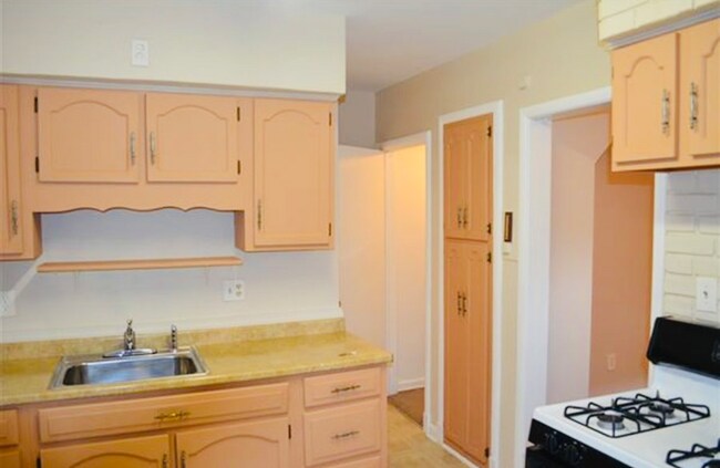 5703 18th Ave, Hyattsville, MD 20782 - photo 4