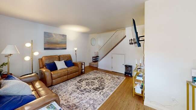 2215 Poplar Dr unit 2, Medford, OR 97504 - photo 2