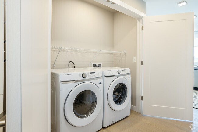 1BR, 1BA - 705SF - Laundry