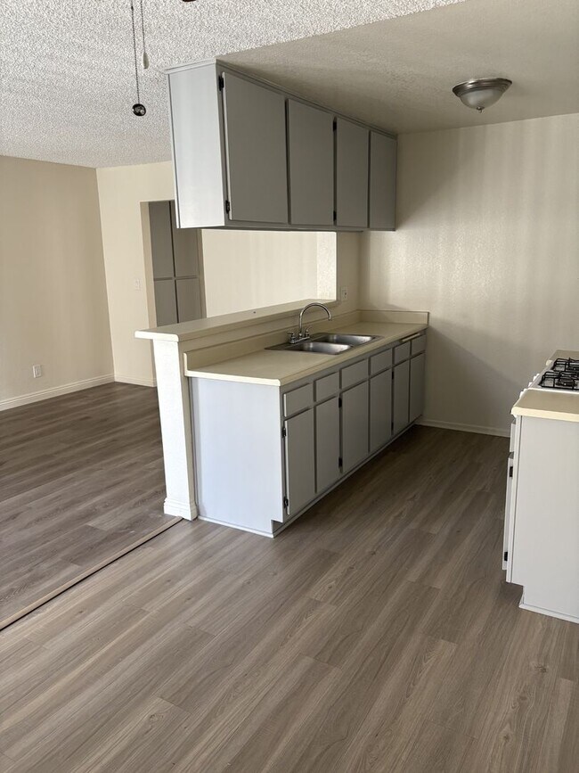 6810 Foothill Blvd, Tujunga, CA 91042 - photo 3