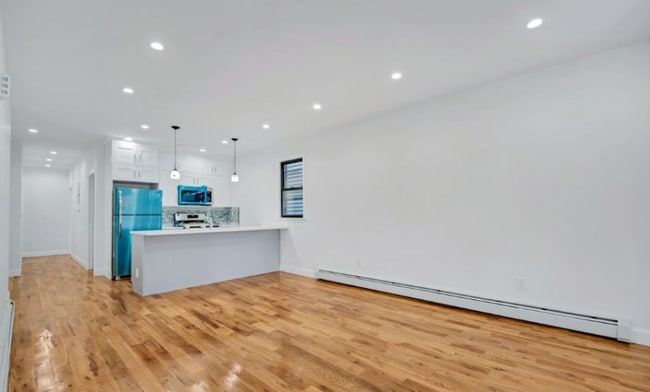 1842 Hunt Ave unit 2nd Floor, Bronx, NY 10462 - photo 4