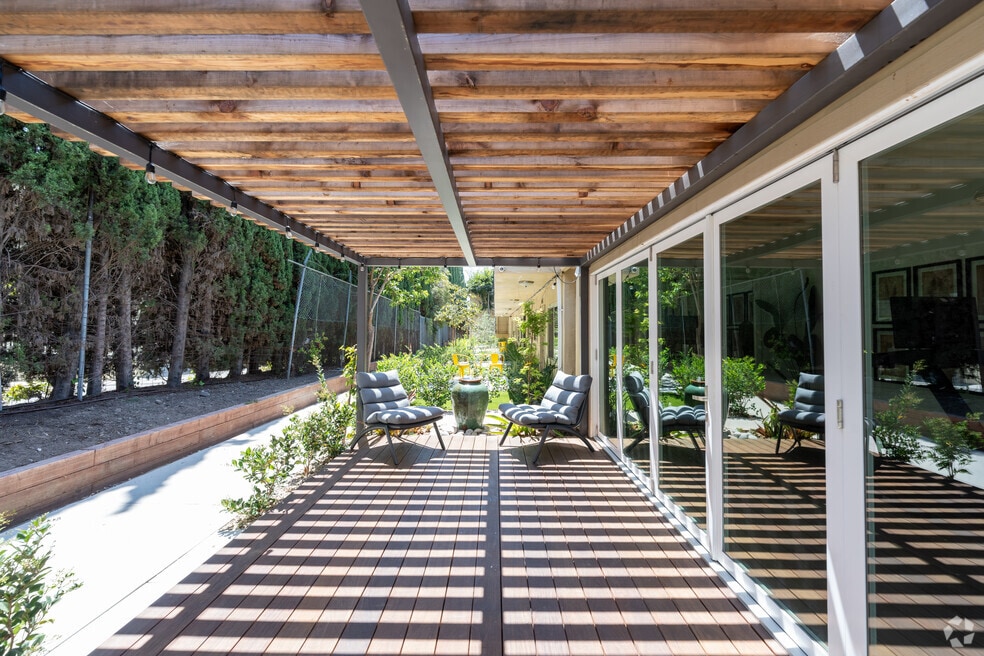 Apartments close to Downtown LA with Gym, BBQ Area, Laundry Facilities and More!, Los Angeles, CA 90018 - photo 1