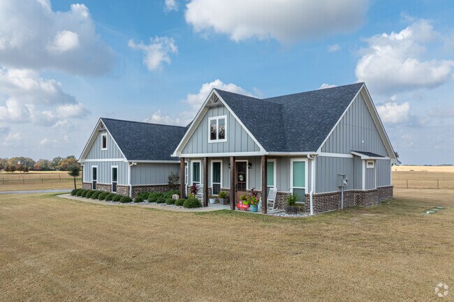 Canton’s estate properties feature classic East Texas architecture.