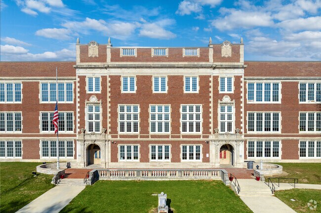 Dominion Middle School near Weinland Park serves the children in grades 6-8.