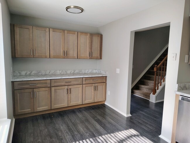 24757 Bashian Dr, Novi, MI 48375 - photo 6