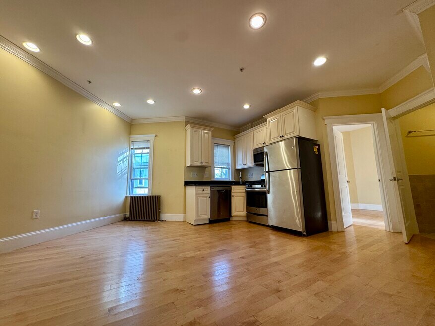 156 Magazine St unit 23, Cambridge, MA 02139 - photo 1