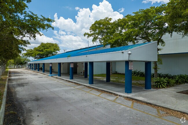 Boulevard Heights Apollo Middle School students drop of area.