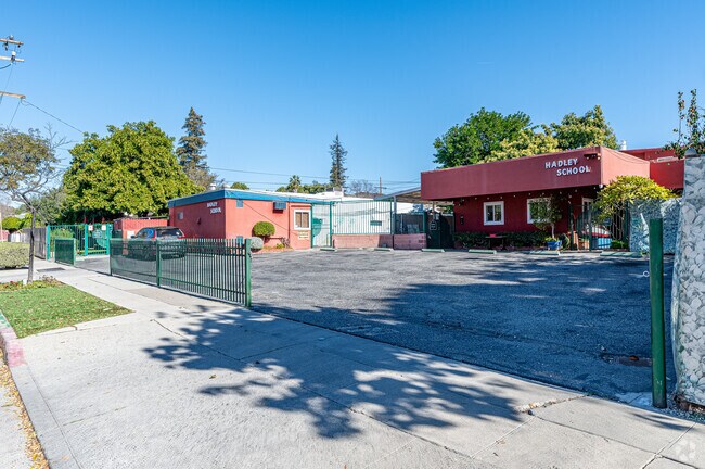 The pick up and drop off area at Hadley Elementary School
