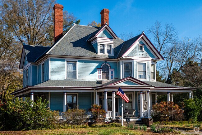 Large historic homes line the streets of downtown Selma, NC.