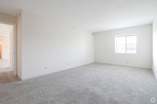 Elmhurst Place Apartments, Elmhurst, IL 60126 - photo 4