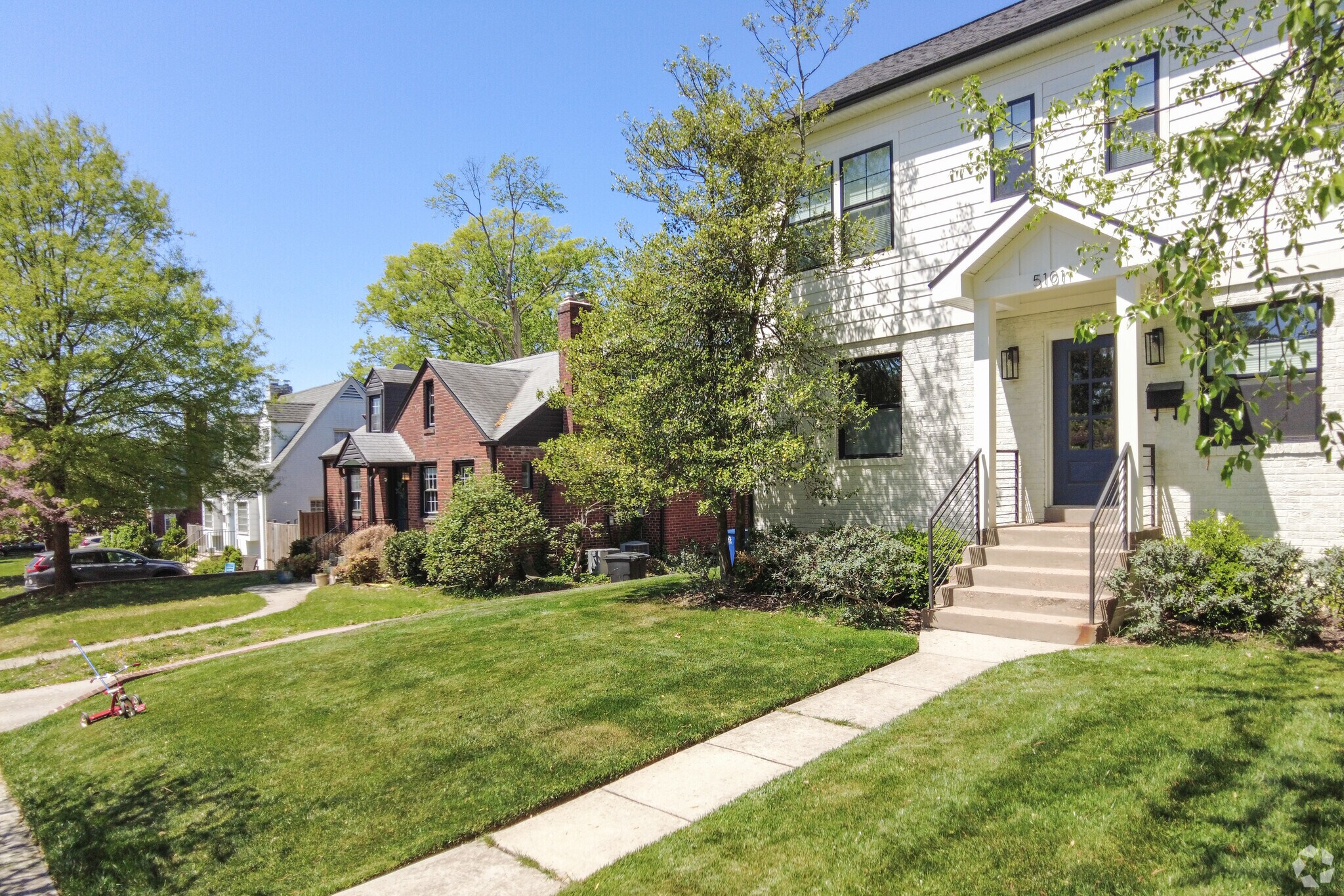 Yorktown homes have well-manicured lawns to extenuate the beautiful architecture.