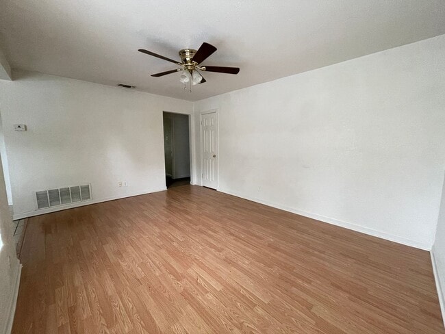 812-812 Estelle Ave unit 810, Killeen, TX 76541 - photo 2