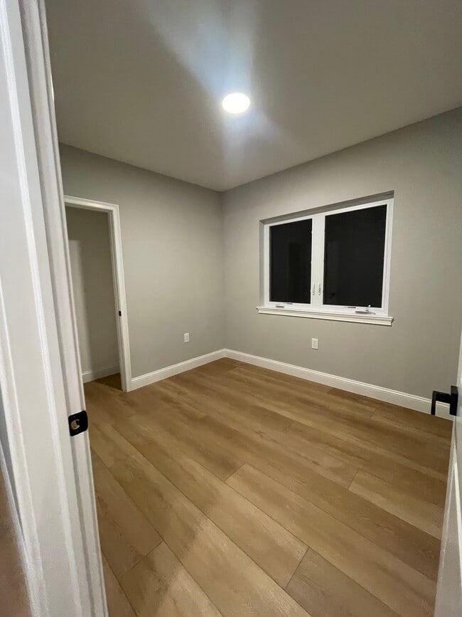 235 Burbank Ave unit 2, Staten Island, NY 10306 - photo 4