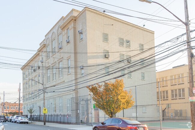 68% of teachers at Explore Excel Charter School have 3 or more years of experience.