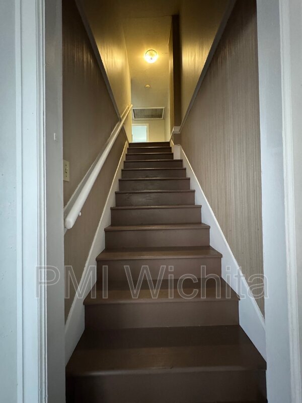 717 S Green St, Wichita, KS 67211 - photo 5