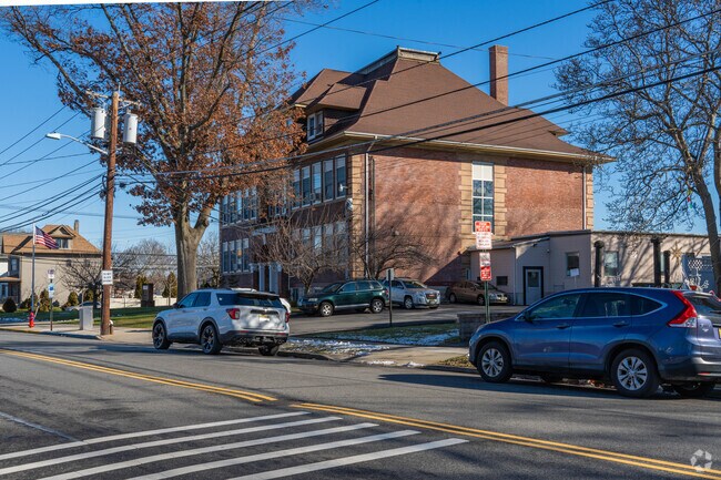 Franklin Elementary earns an A- overall on niche.