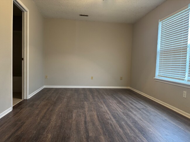 18030 Sanibel Cir, Westfield, IN 46062 - photo 2