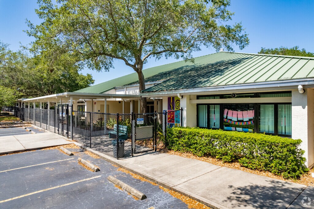 Ozona Elementary School is a public school located in the Palm Harbor neighborhood.