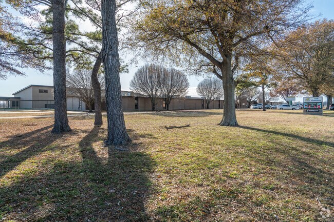 Faulk Elementary offers classes from Kindergarten through 6th grade.