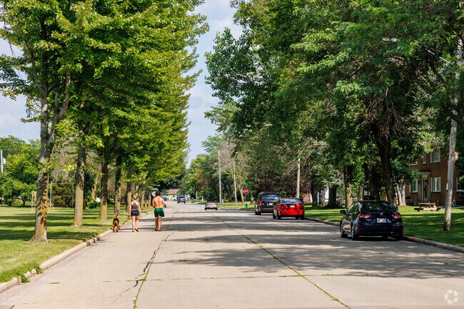Colony Oaks residents enjoy afternoon walks along wide boulevards with shade trees.