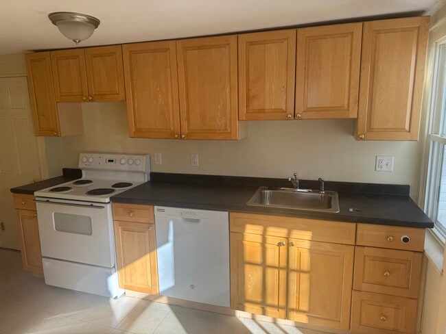 5 Curve St, Lexington, MA 02420 - photo 2