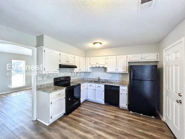 3400 Laurelwood Dr, Horn Lake, MS 38637 - photo 4