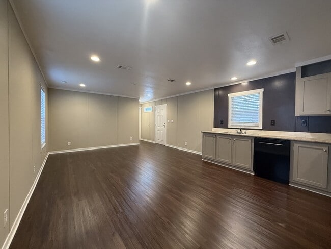 113 Lillian St, Conroe, TX 77301 - photo 7