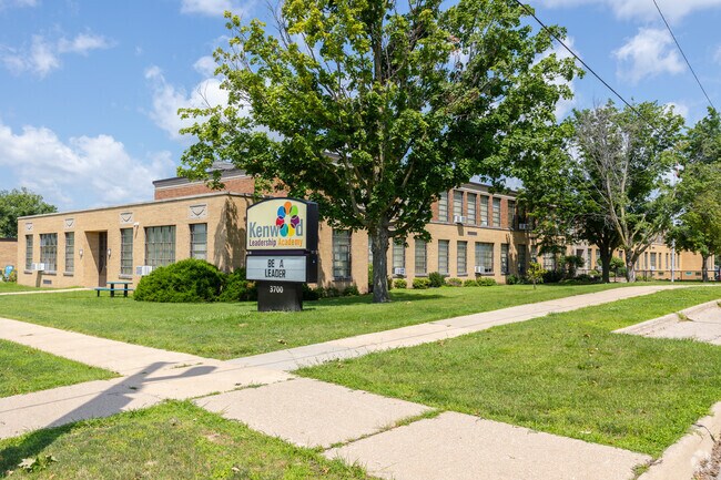 Kenwood Leadership Academy has an overall B- grade from Niche.