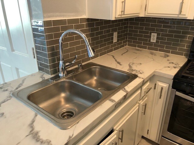 11244 Morrison Ave unit 3- 2nd floor, Valley Village, CA 91601 - photo 5