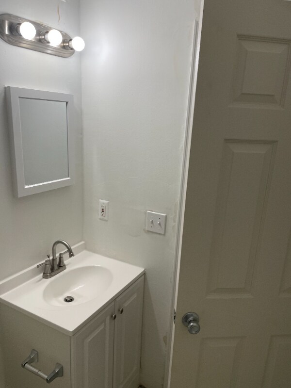 18401 Joy Rd unit 8, Detroit, MI 48228 - photo 5