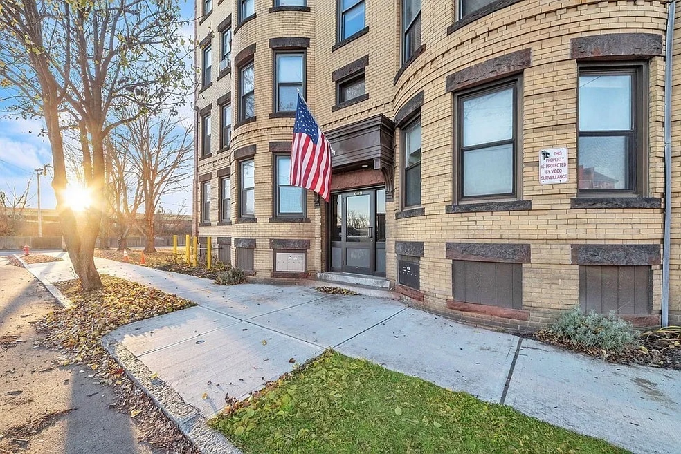 649 S Summer St unit 3R, Holyoke, MA 01040 - photo 1
