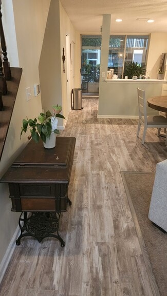 2106 Clover Hill Rd, Palm Harbor, FL 34683