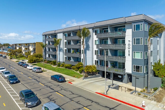Shore Line Drive in Alameda has a large selection of condos.