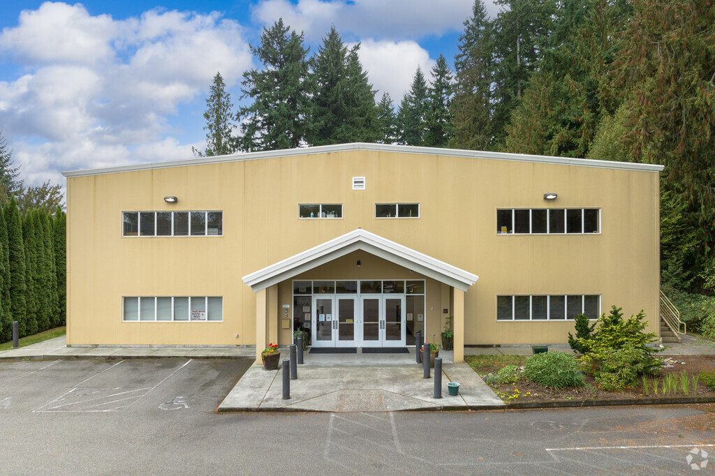 Small World Montessori is located near Silver Lake.