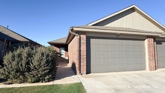 1102 N 7th St, Wolfforth, TX 79382