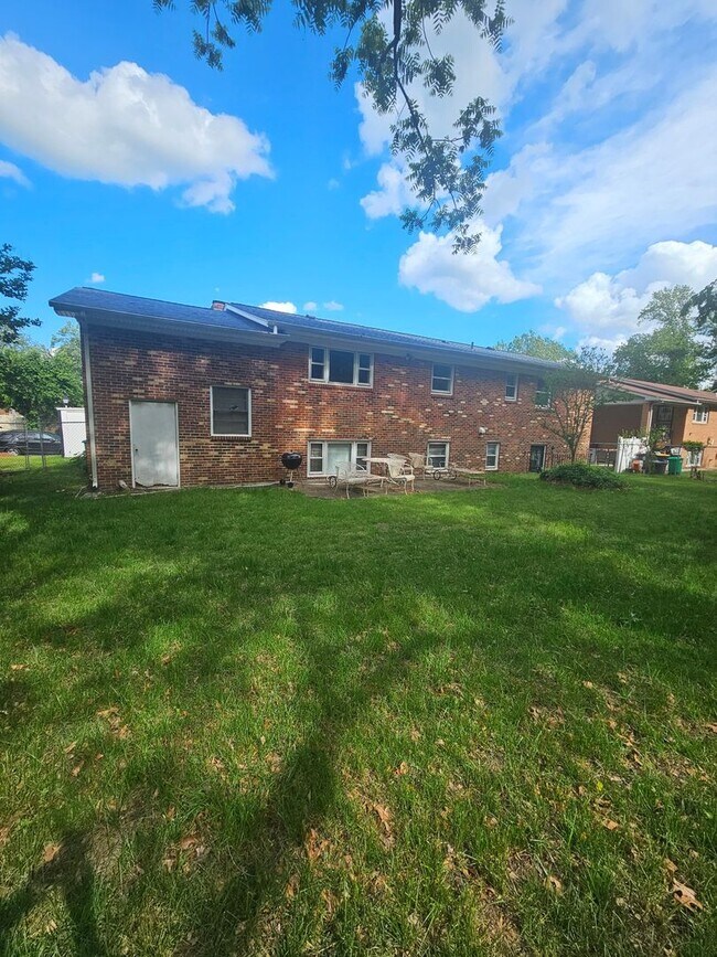 9511 Pin Oak St, Clinton, MD 20735 - photo 2