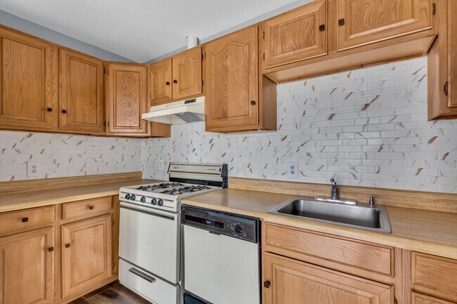 1595 E 2nd St unit 2- 2, Scotch Plains, NJ 07076 - photo 2