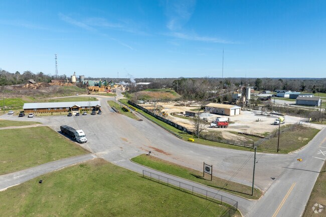 Dixon Lumber is proud to employ a large number of people in Eufaula.