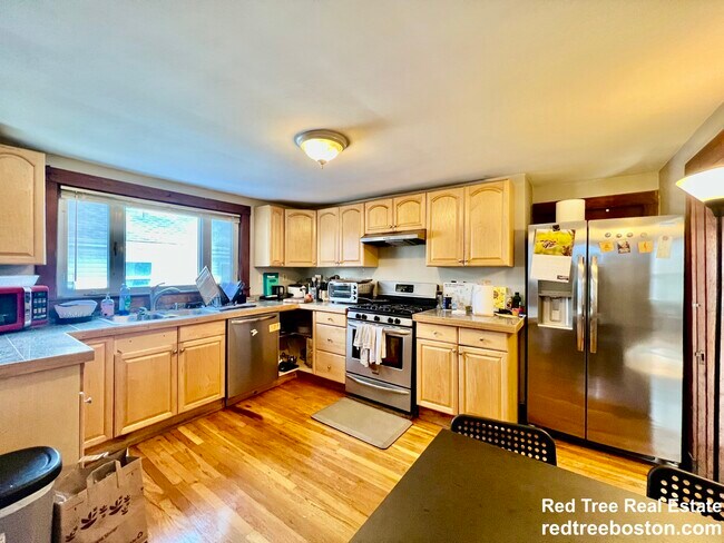 10 Stockwell St unit 10, Roxbury Crossing, MA 02120 - photo 2