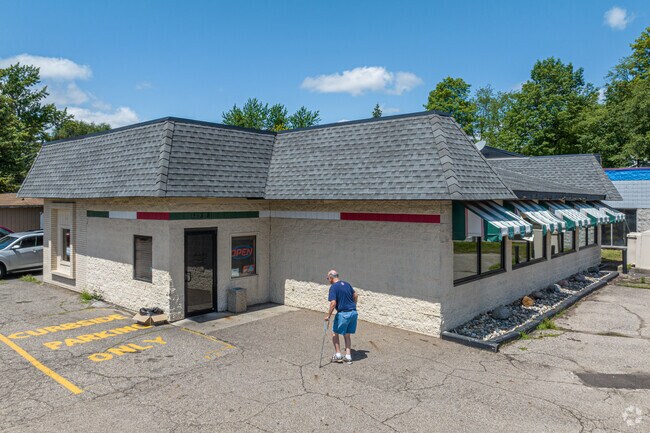 Falsetta’s Casa Nova, a family-owned Italian restaurant serving comfort food to Edgemont Park.