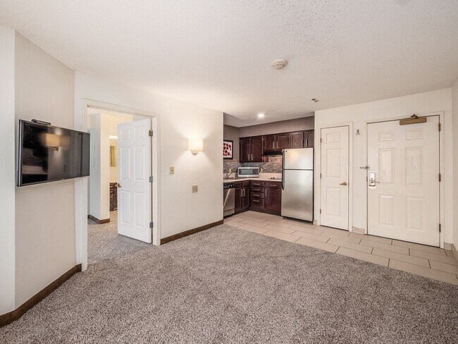 ReVi Columbus North, Columbus, OH 43235 - photo 2