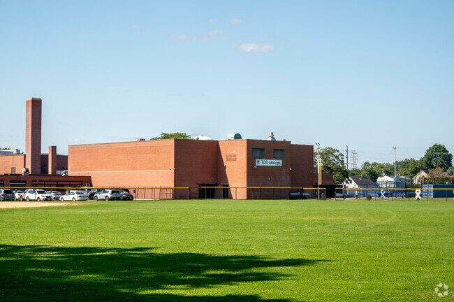 Division Avenue High School has 1,013 students with a student-teacher ratio of 12:1.