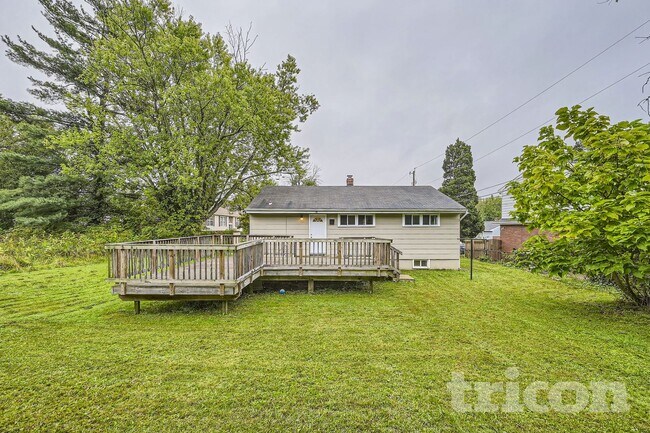 2012 Royal Garden Dr, Gwynn Oak, MD 21207 - photo 3