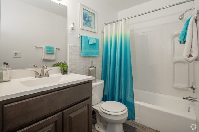 1BR, 1BA - 704SF - Bathroom