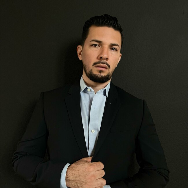 Agent Photo