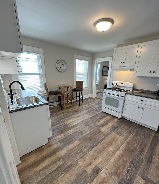 664 Flatbush Ave Unit FURNISHED NEWLY UPDATED, West Hartford, CT 06110