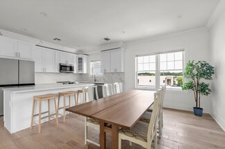 22 Sagamore Hill Dr, Port Washington, NY 11050